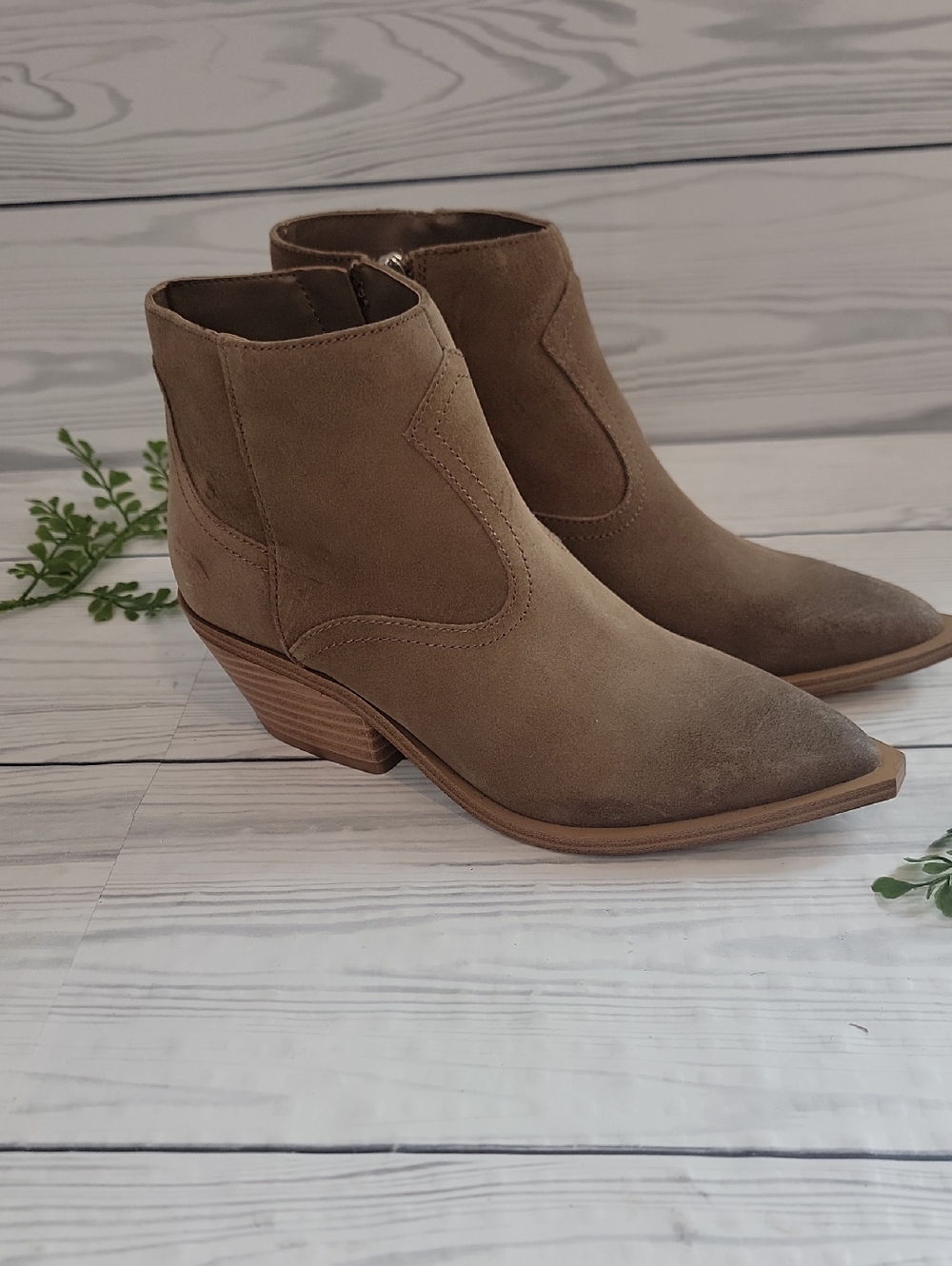 Guess Gwnebila Suede Pointed Toe Ankle Boots - Taupe NWT Womens Size 6.5